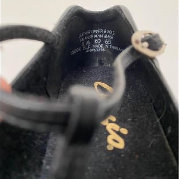 Capezio Black Tap Shoes with T-Strap - Size 8 - Picture 2 of 5